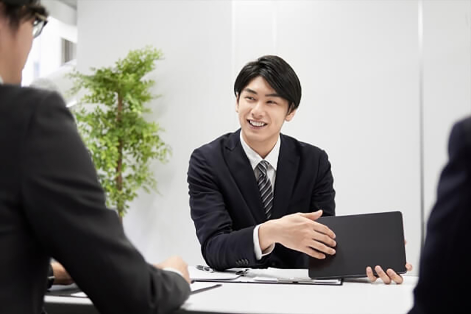 シーンごとに意識したい声のトーンと話し方